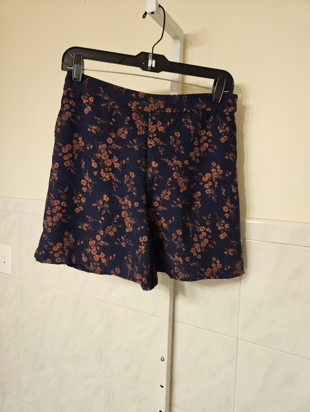 BANANA REPUBLIC WOMEN SHORTS